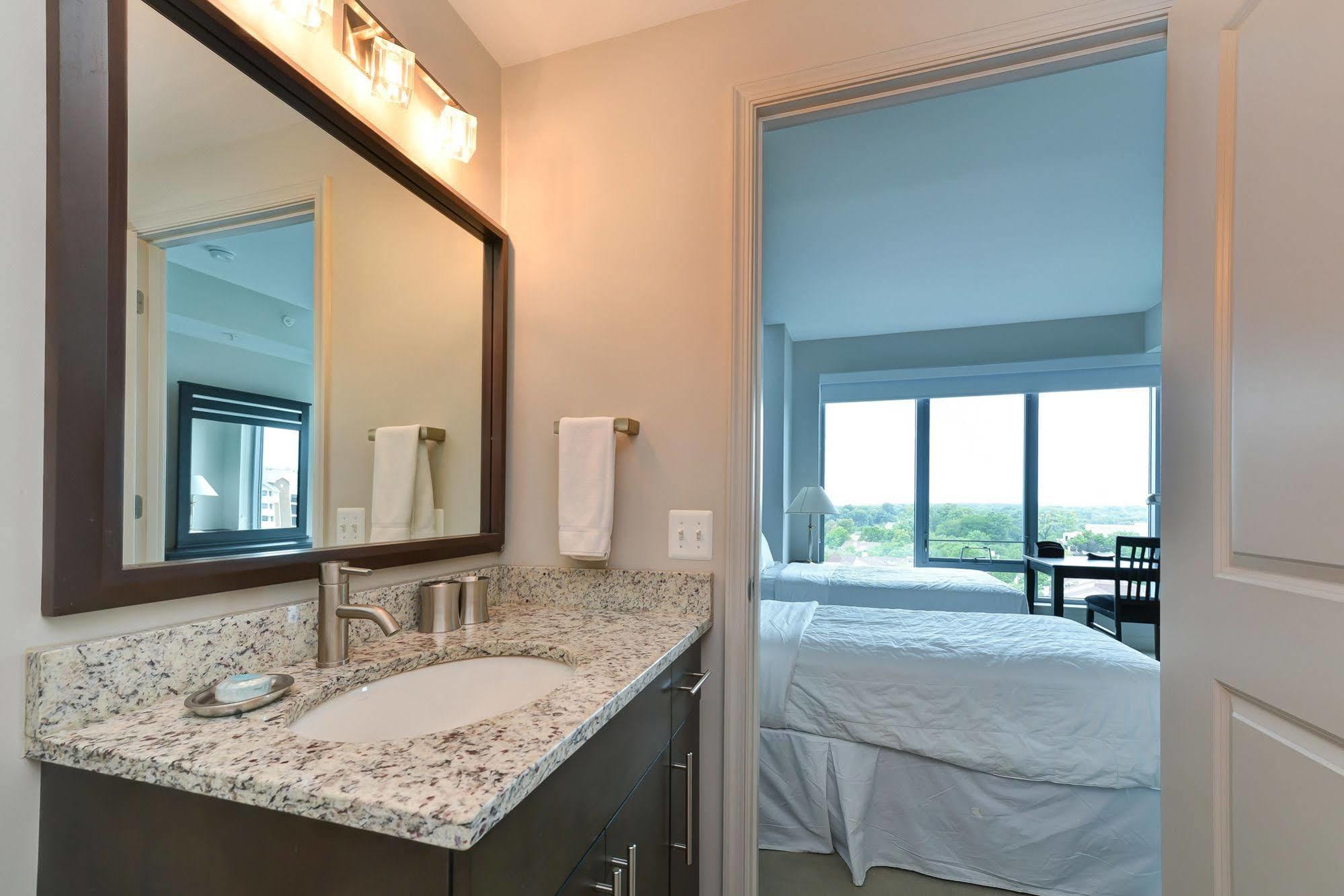 מלון טייסונס קורנר Ovation At Park Crest By Bridgestreet מראה חיצוני תמונה